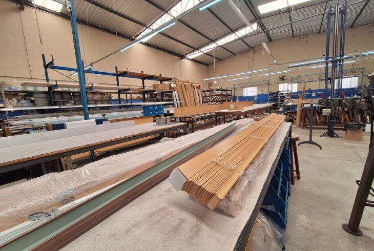 Passo a passo para formar uma parceria com fábrica de persianas