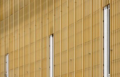 Persianas de PVC em obras públicas e corporativas: critérios técnicos e de qualidade