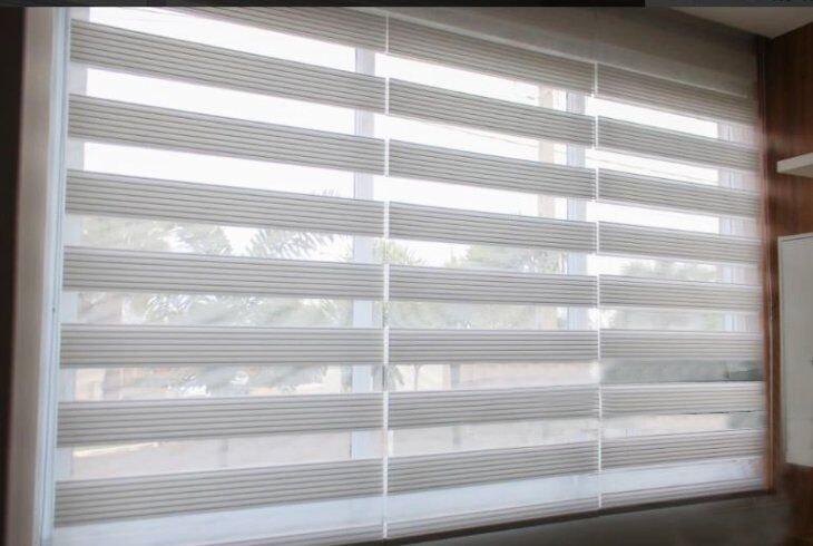 Tendências e inovações em cortinas para lojistas: visão técnica de futuro