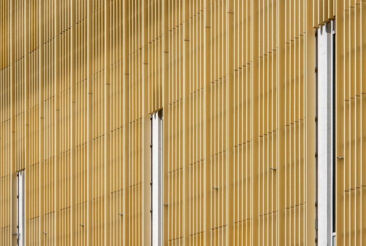 Persianas de PVC em obras públicas e corporativas: critérios técnicos e de qualidade